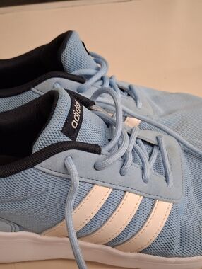 adidas Men’s Light Blue and White Low-Top Sneakers